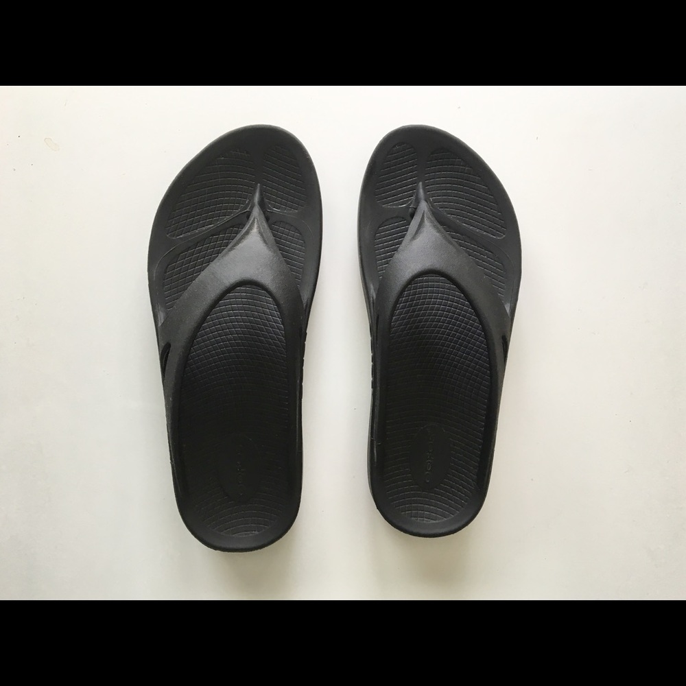 Unisex Oofos OOriginal Sandal – men’s size 10